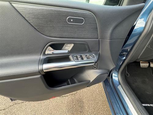 B 250e      Benzine + elektrisch        Hybrid plugin (10)